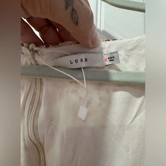 Lush | balloon long sleeve floral mini dress | Size: Medium NWOT - Picture 4 of 8